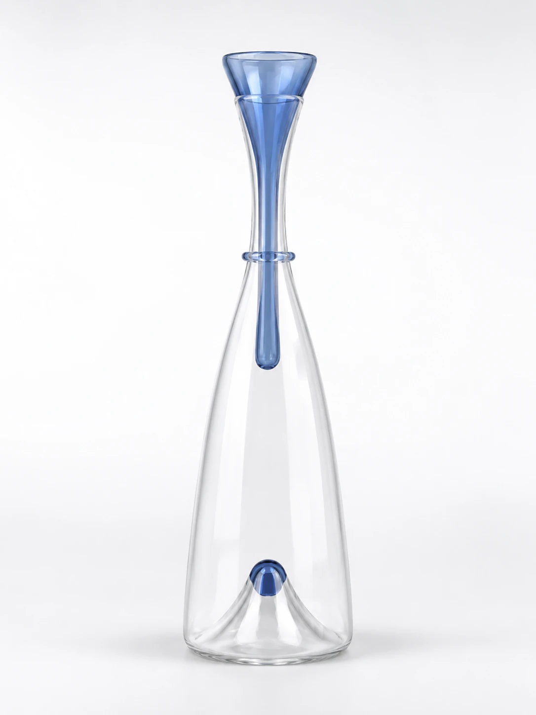 Transparent Glass Wine Decanter: Minimalist Barware Aesthetic