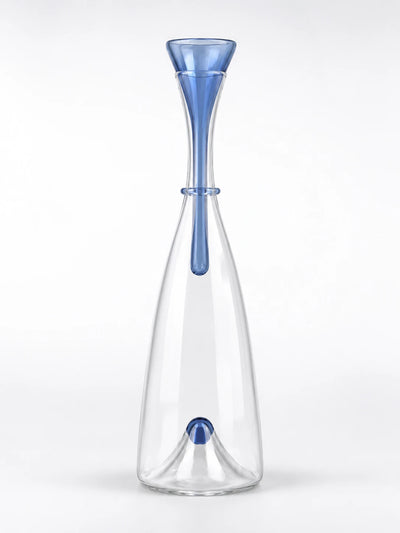 Transparent Glass Wine Decanter: Minimalist Barware Aesthetic